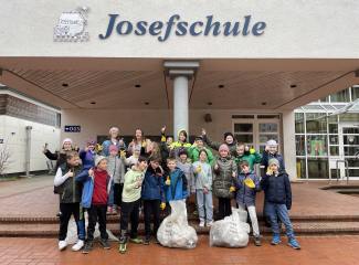 Kleiderbügel, Schrauben, Zigaretten: Schülerinnen und Schüler sammeln 3900 Liter Müll